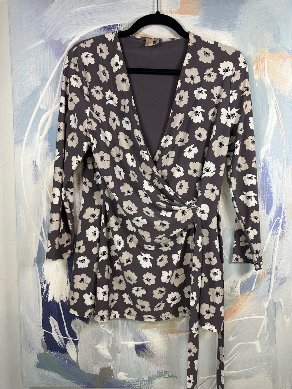 Anne Klein Floral Faux Wrap Blouse Gray Cream Long 3/4 Sleeve Surplice V Neck M